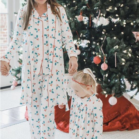 Sugar Bee | Bright Hollies White Red Green Print Holiday Christmas Short Robe - Picture 8 of 8